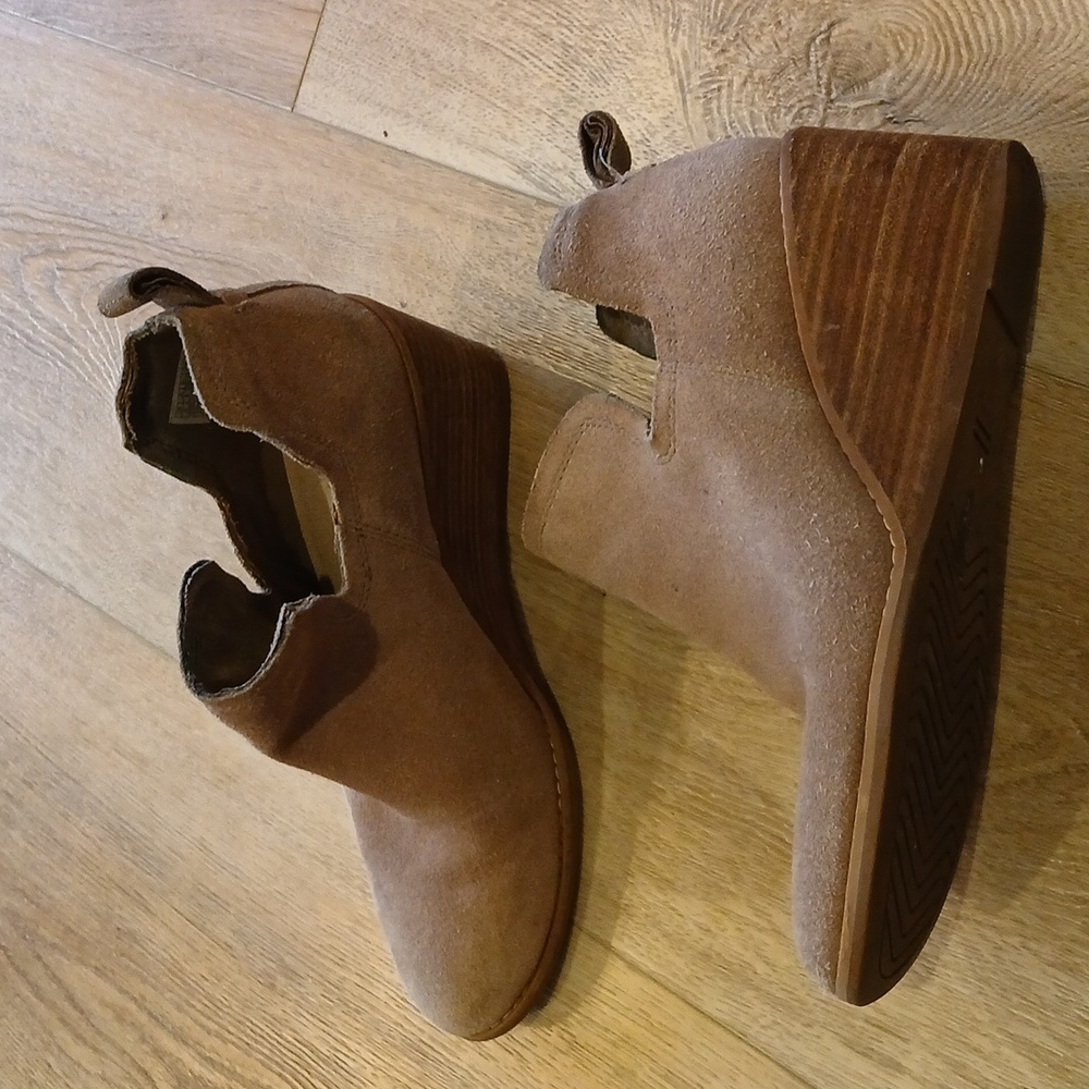 Toms Tan Ankle Booties Size 8 Tan